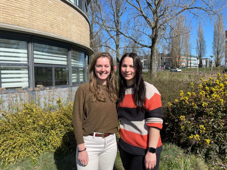 Jeannette en Zeynep voor praktijk