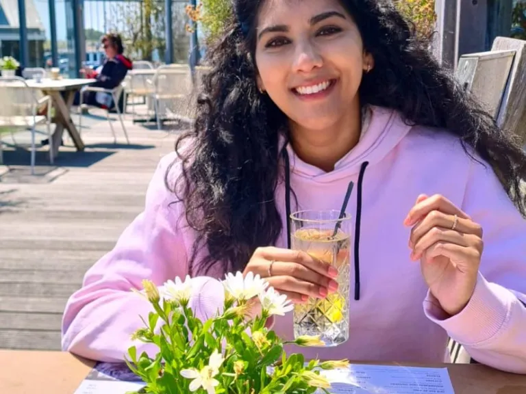 Anisha, triagist bij het Medisch Contact Centrum