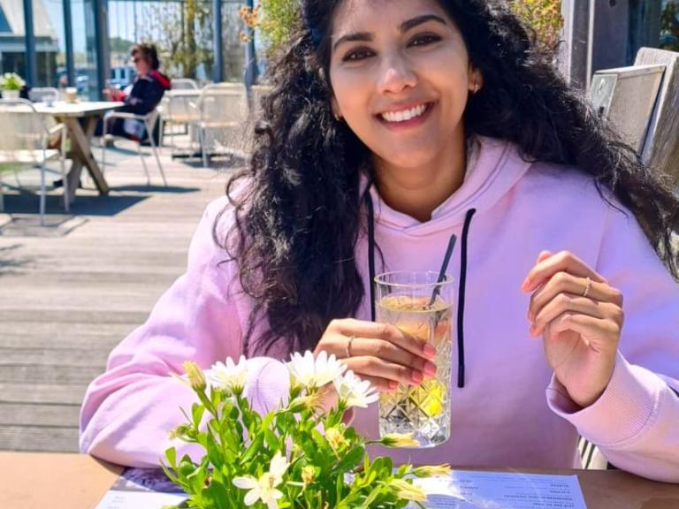 Anisha, triagist bij het Medisch Contact Centrum
